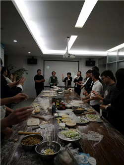 ��͢������������uί���e