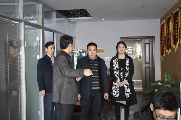 盧副局長(zhǎng)、邱科長(zhǎng)參觀我所電商部門