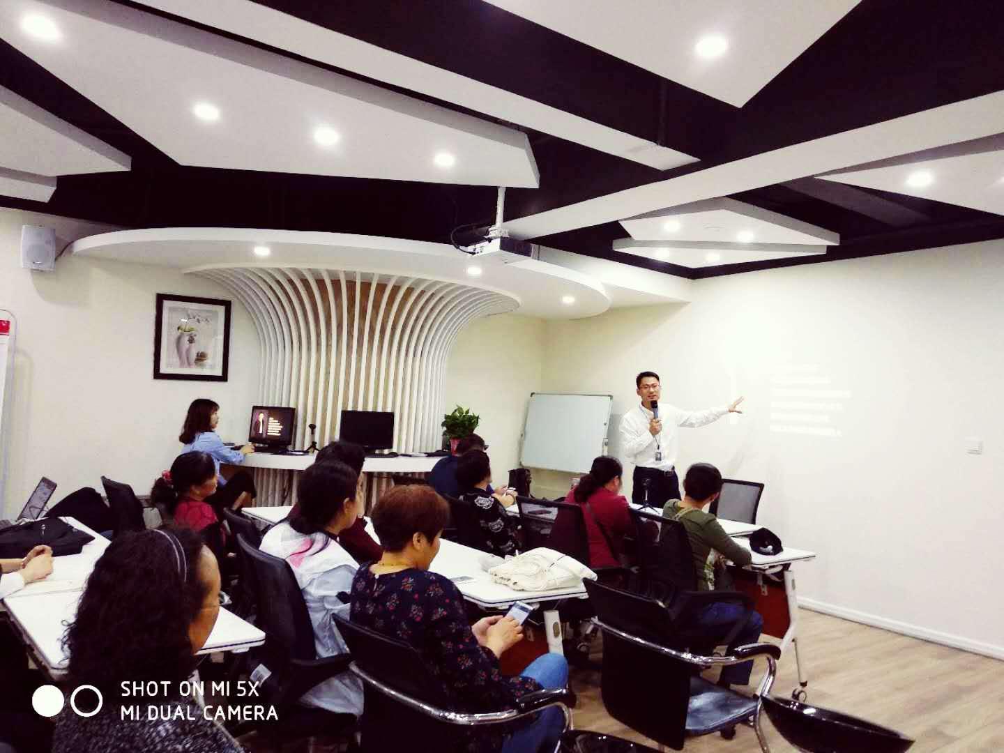 ��͢�������շ������M��I����͢���ɷ��ռ��F�շ����v��