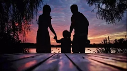 ��͢�f�� | 4��1��������Ů���o���^�и�ĸ���a(ch��n)��